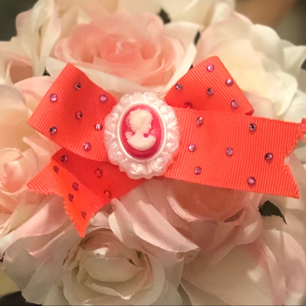 Tarina Tarantino cameo hair clip barrette